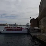 With Harbour Veiw 발레타