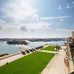 With Harbour Veiw 발레타