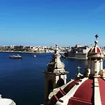 With Harbour Veiw * 발레타