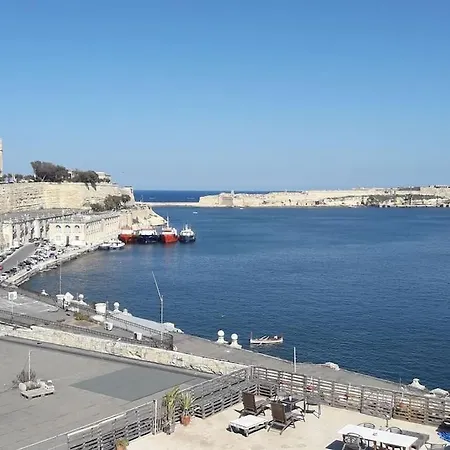 아파트 With Harbour Veiw 발레타