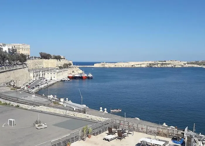 아파트 With Harbour Veiw 발레타